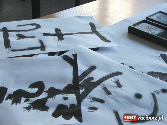 Zdjęcie w galerii na portalu naszraciborz.pl: Kaligrafowane DZIĘKUJĘ dla darczyńców wiadomości z regionu