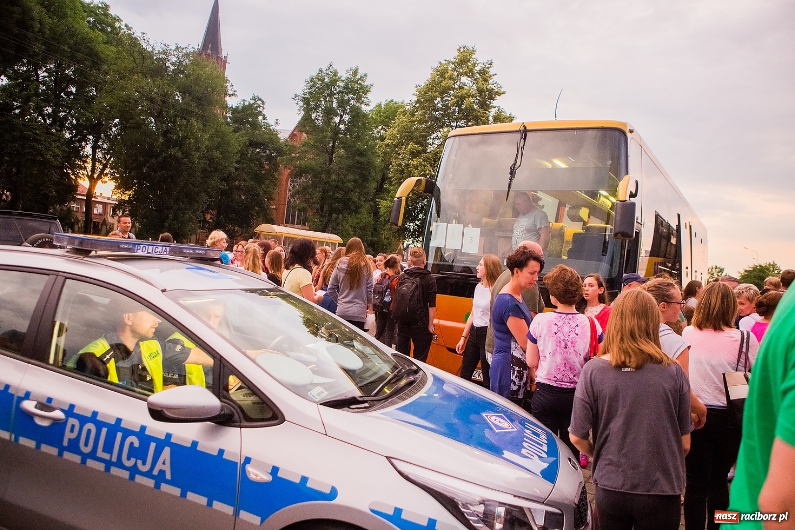 Zdjęcie w galerii na portalu naszraciborz.pl: Pierwszy turnus obozu w Pleśnej już w drodze nad morze wiadomości z regionu