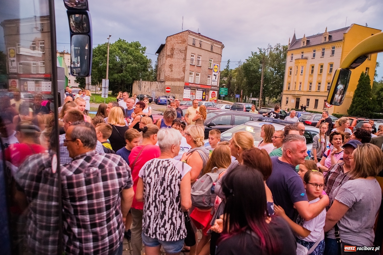 Zdjęcie w galerii na portalu naszraciborz.pl: Pierwszy turnus obozu w Pleśnej już w drodze nad morze wiadomości z regionu