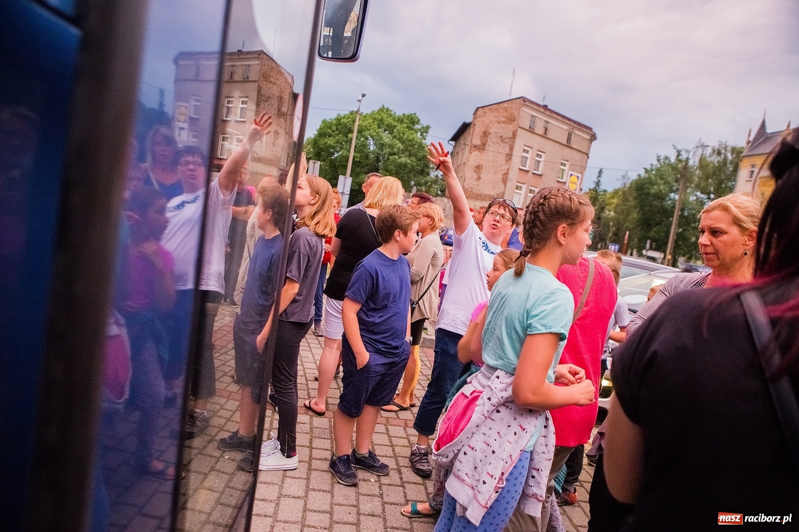 Zdjęcie w galerii na portalu naszraciborz.pl: Pierwszy turnus obozu w Pleśnej już w drodze nad morze wiadomości z regionu