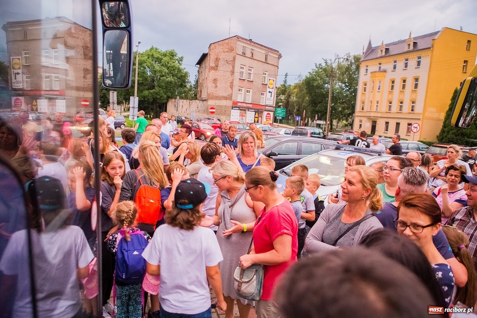 Zdjęcie w galerii na portalu naszraciborz.pl: Pierwszy turnus obozu w Pleśnej już w drodze nad morze wiadomości z regionu