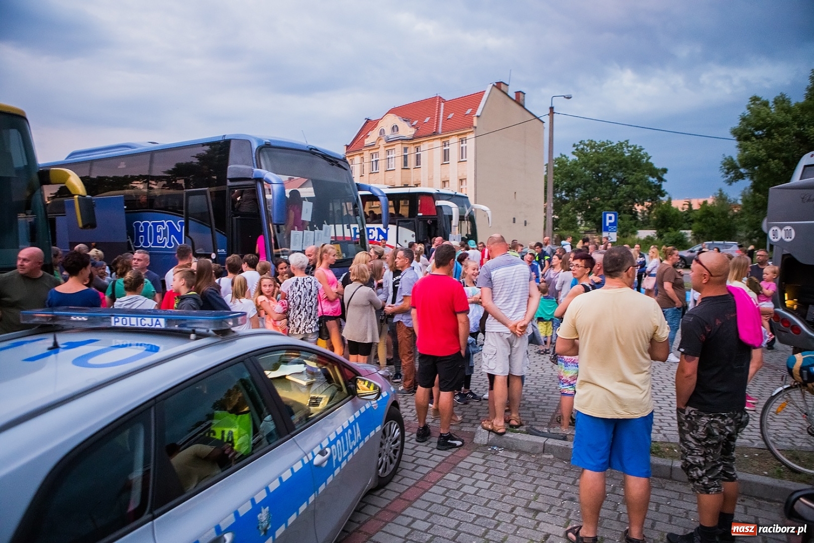 Zdjęcie w galerii na portalu naszraciborz.pl: Pierwszy turnus obozu w Pleśnej już w drodze nad morze wiadomości z regionu