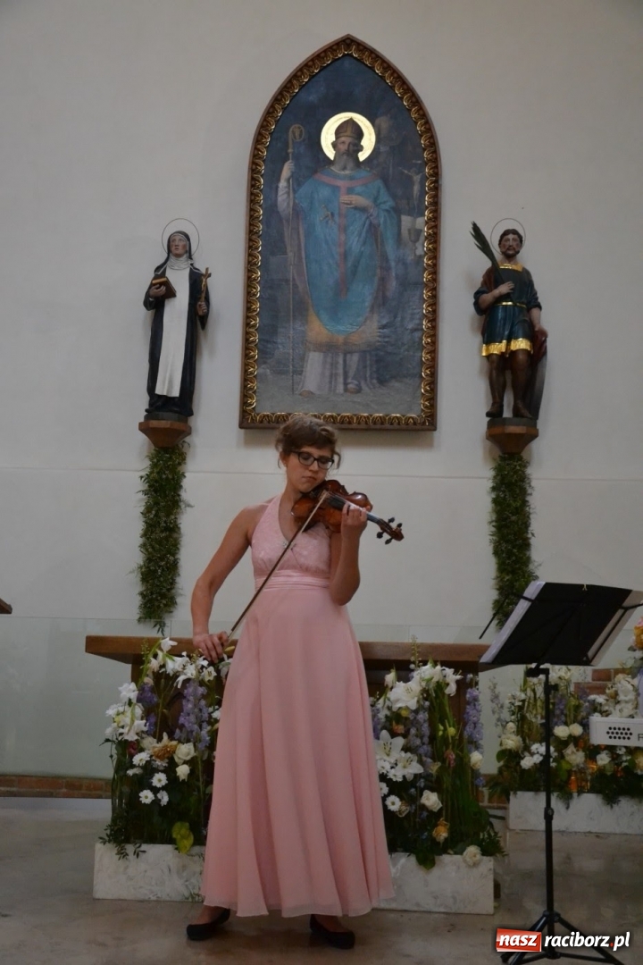 Zdjęcie w galerii na portalu naszraciborz.pl: Artystyczne podsumowanie roku szkolnego - koncert w kaplicy zamkowej wiadomości z regionu