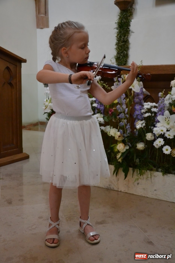 Zdjęcie w galerii na portalu naszraciborz.pl: Artystyczne podsumowanie roku szkolnego - koncert w kaplicy zamkowej wiadomości z regionu