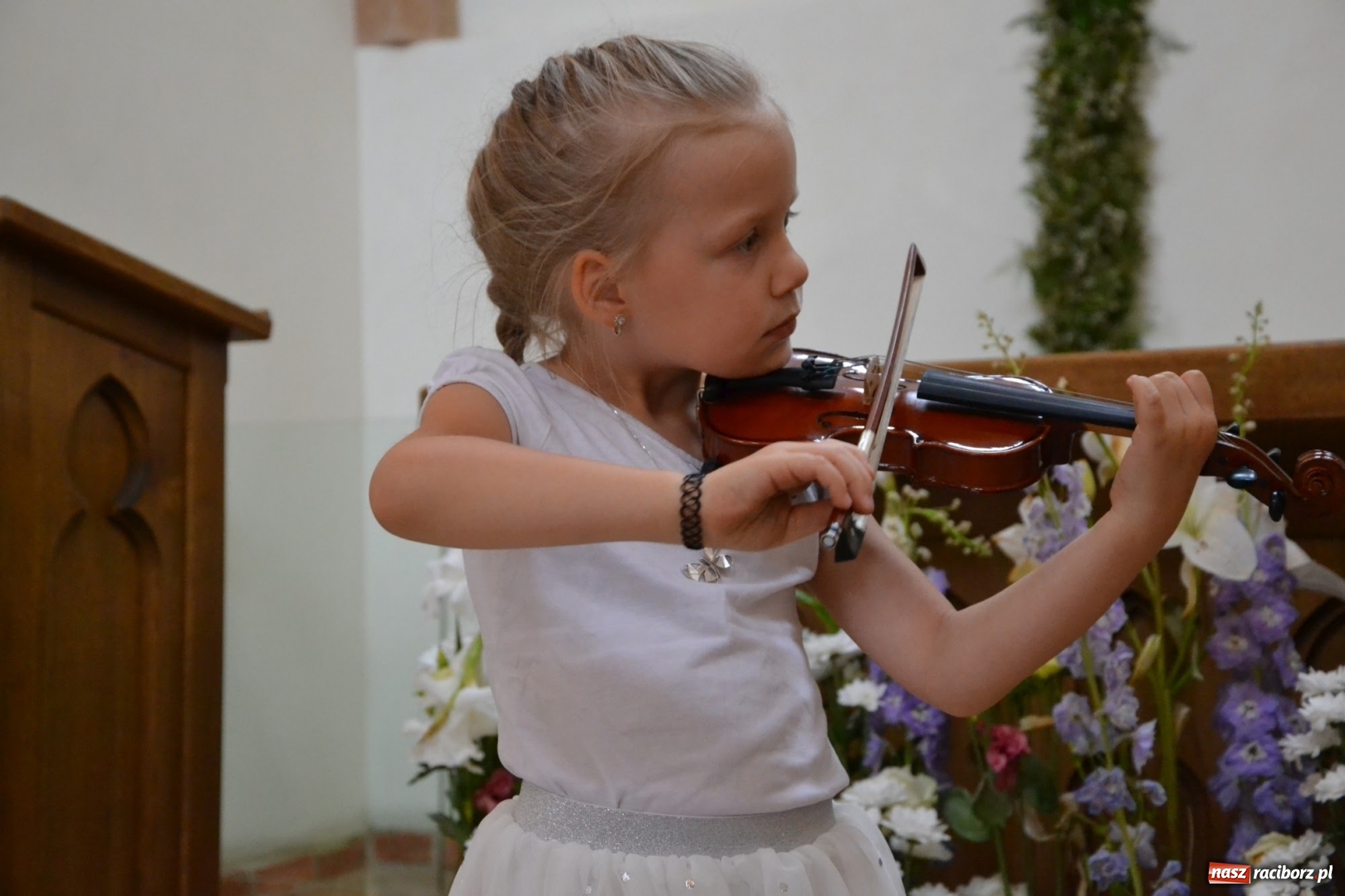 Zdjęcie w galerii na portalu naszraciborz.pl: Artystyczne podsumowanie roku szkolnego - koncert w kaplicy zamkowej wiadomości z regionu
