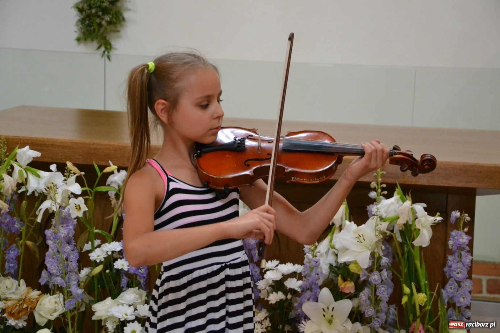 Zdjęcie w galerii na portalu naszraciborz.pl: Artystyczne podsumowanie roku szkolnego - koncert w kaplicy zamkowej wiadomości z regionu