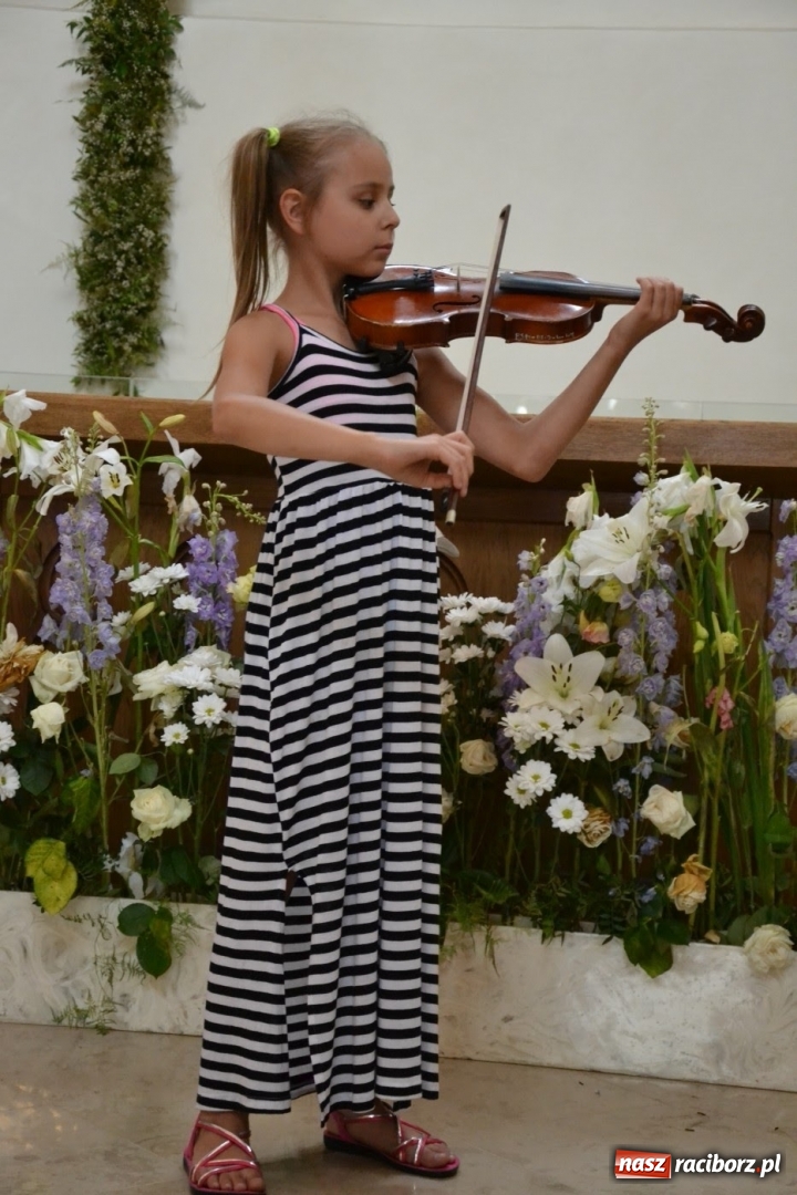 Zdjęcie w galerii na portalu naszraciborz.pl: Artystyczne podsumowanie roku szkolnego - koncert w kaplicy zamkowej wiadomości z regionu