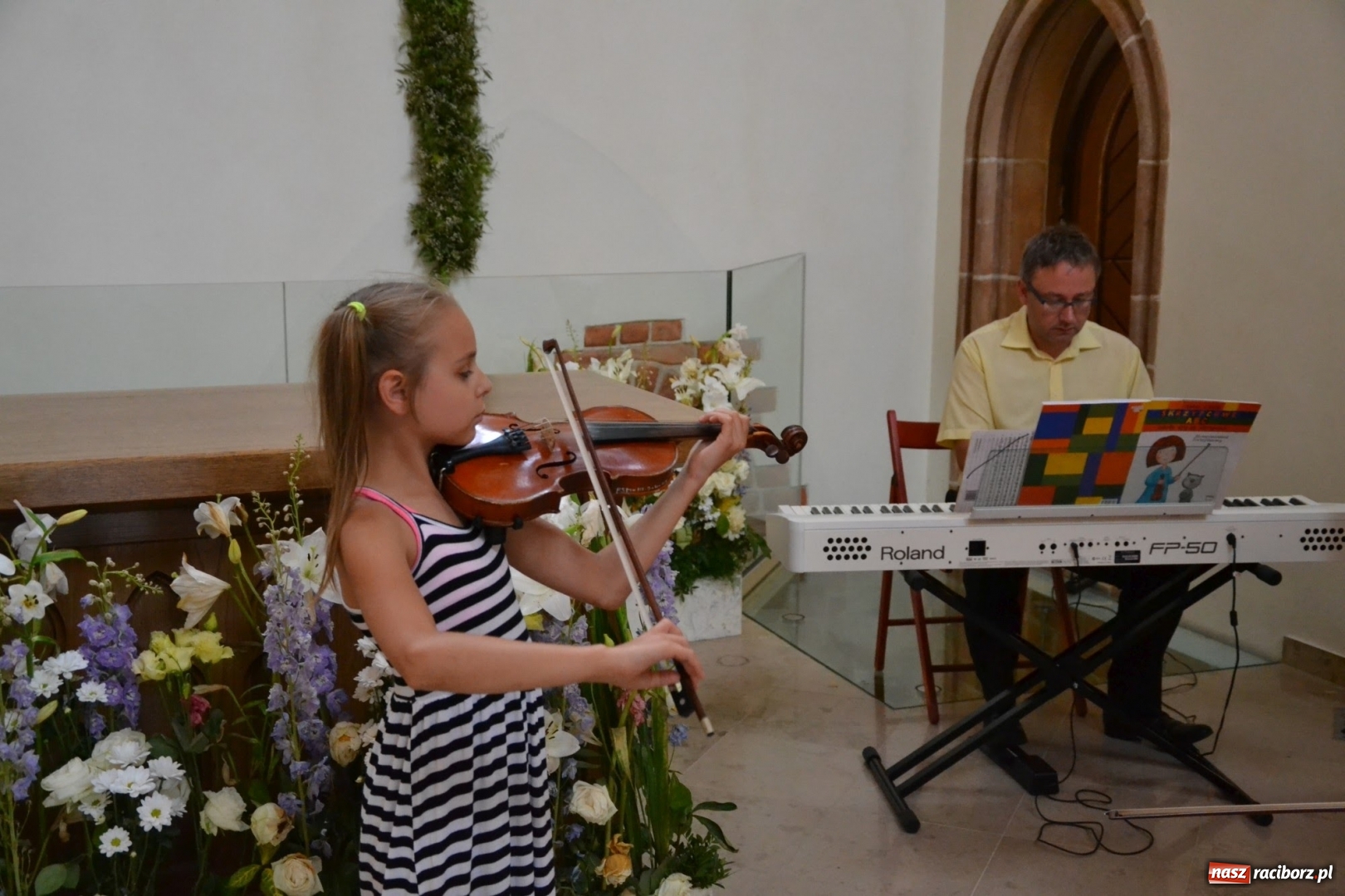 Zdjęcie w galerii na portalu naszraciborz.pl: Artystyczne podsumowanie roku szkolnego - koncert w kaplicy zamkowej wiadomości z regionu