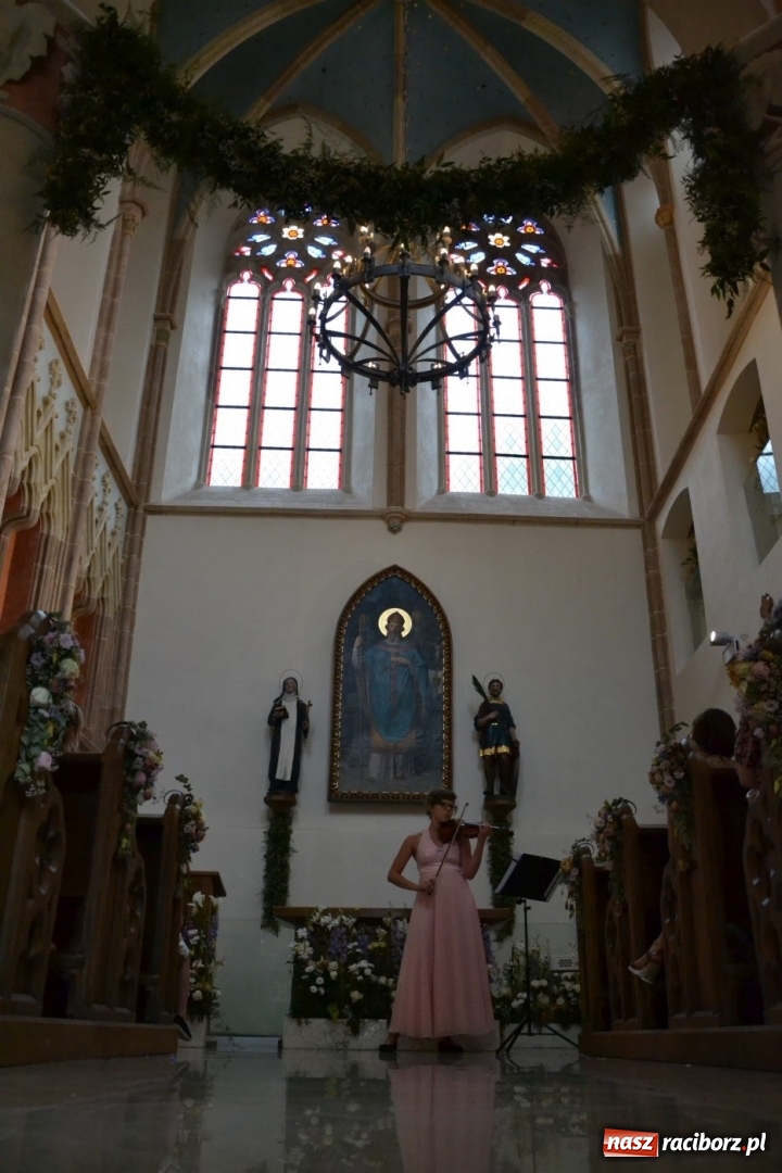 Zdjęcie w galerii na portalu naszraciborz.pl: Artystyczne podsumowanie roku szkolnego - koncert w kaplicy zamkowej wiadomości z regionu