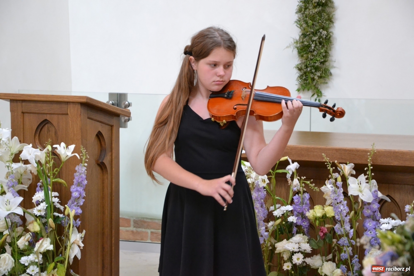 Zdjęcie w galerii na portalu naszraciborz.pl: Artystyczne podsumowanie roku szkolnego - koncert w kaplicy zamkowej wiadomości z regionu