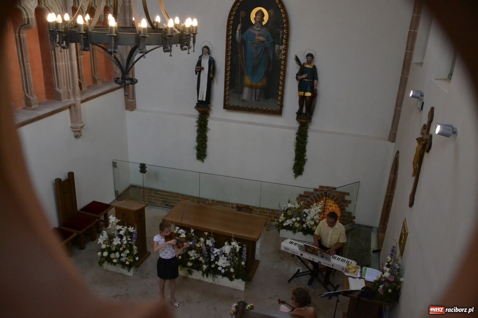 Zdjęcie w galerii na portalu naszraciborz.pl: Artystyczne podsumowanie roku szkolnego - koncert w kaplicy zamkowej wiadomości z regionu