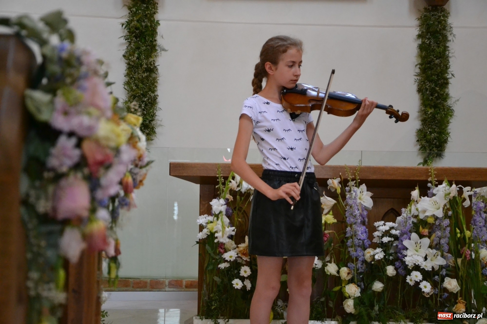 Zdjęcie w galerii na portalu naszraciborz.pl: Artystyczne podsumowanie roku szkolnego - koncert w kaplicy zamkowej wiadomości z regionu