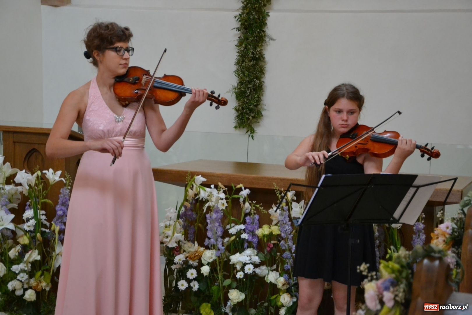 Zdjęcie w galerii na portalu naszraciborz.pl: Artystyczne podsumowanie roku szkolnego - koncert w kaplicy zamkowej wiadomości z regionu