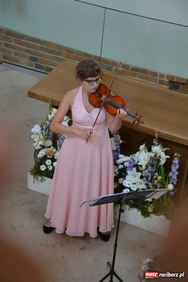 Zdjęcie w galerii na portalu naszraciborz.pl: Artystyczne podsumowanie roku szkolnego - koncert w kaplicy zamkowej wiadomości z regionu