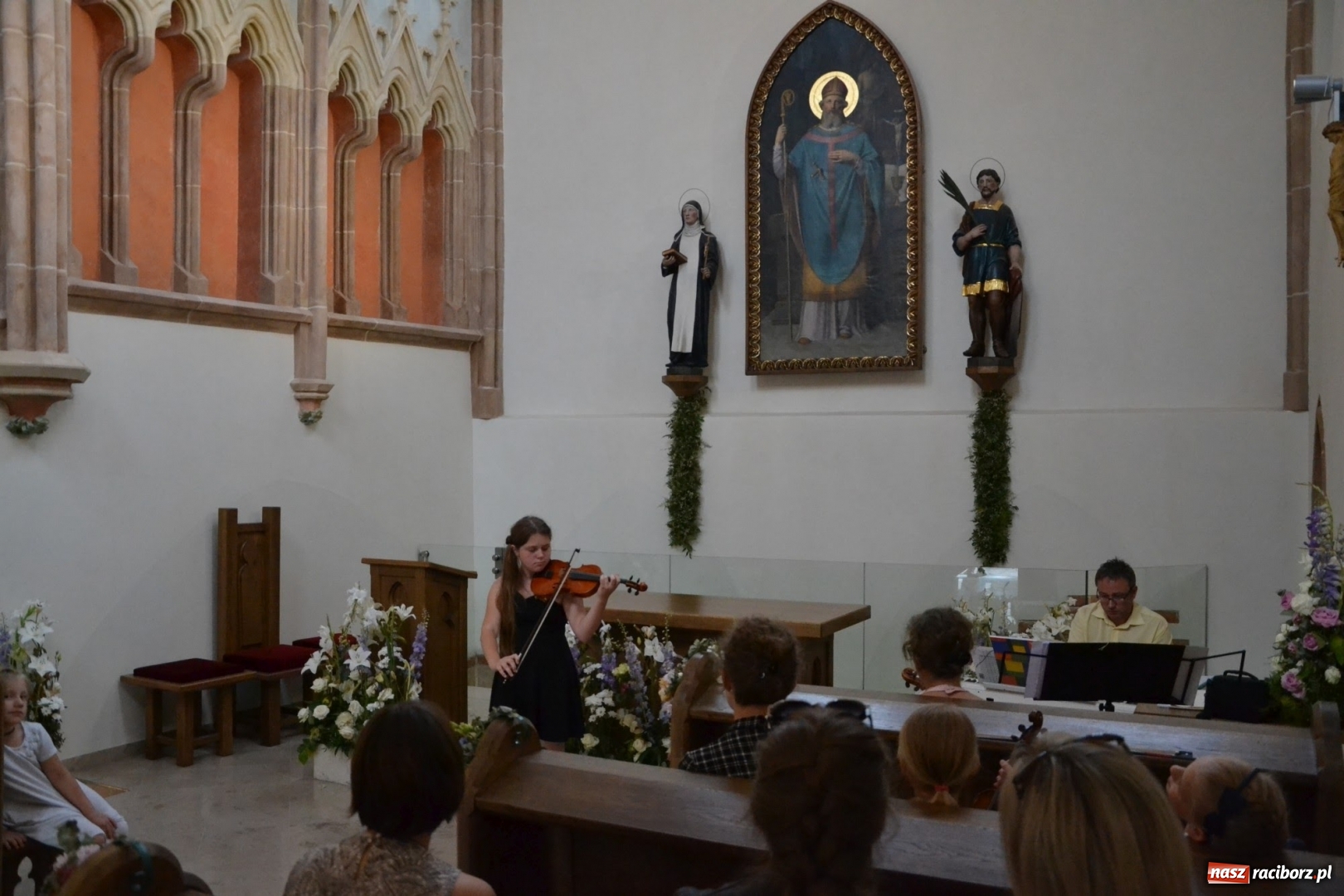 Zdjęcie w galerii na portalu naszraciborz.pl: Artystyczne podsumowanie roku szkolnego - koncert w kaplicy zamkowej wiadomości z regionu