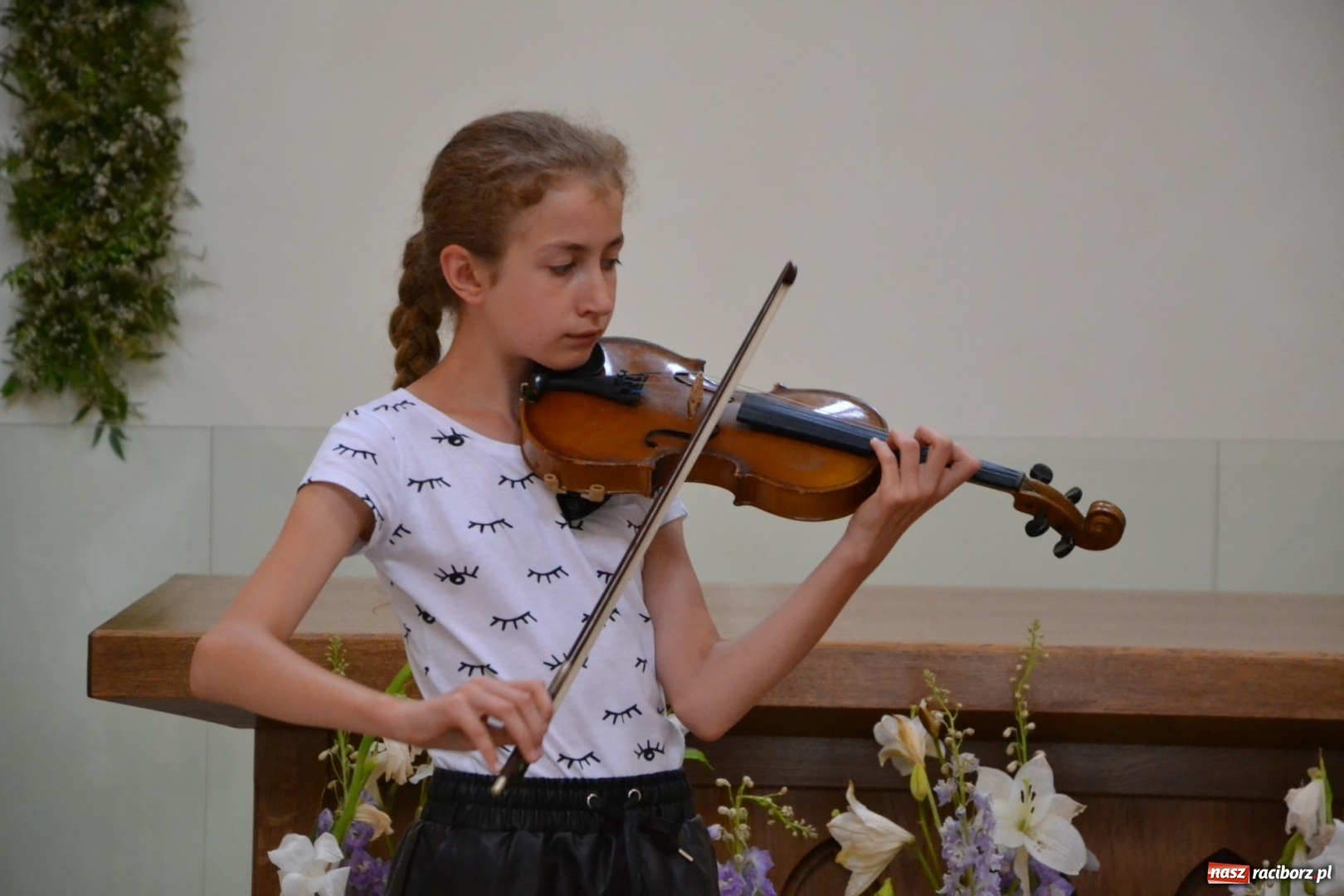 Zdjęcie w galerii na portalu naszraciborz.pl: Artystyczne podsumowanie roku szkolnego - koncert w kaplicy zamkowej wiadomości z regionu