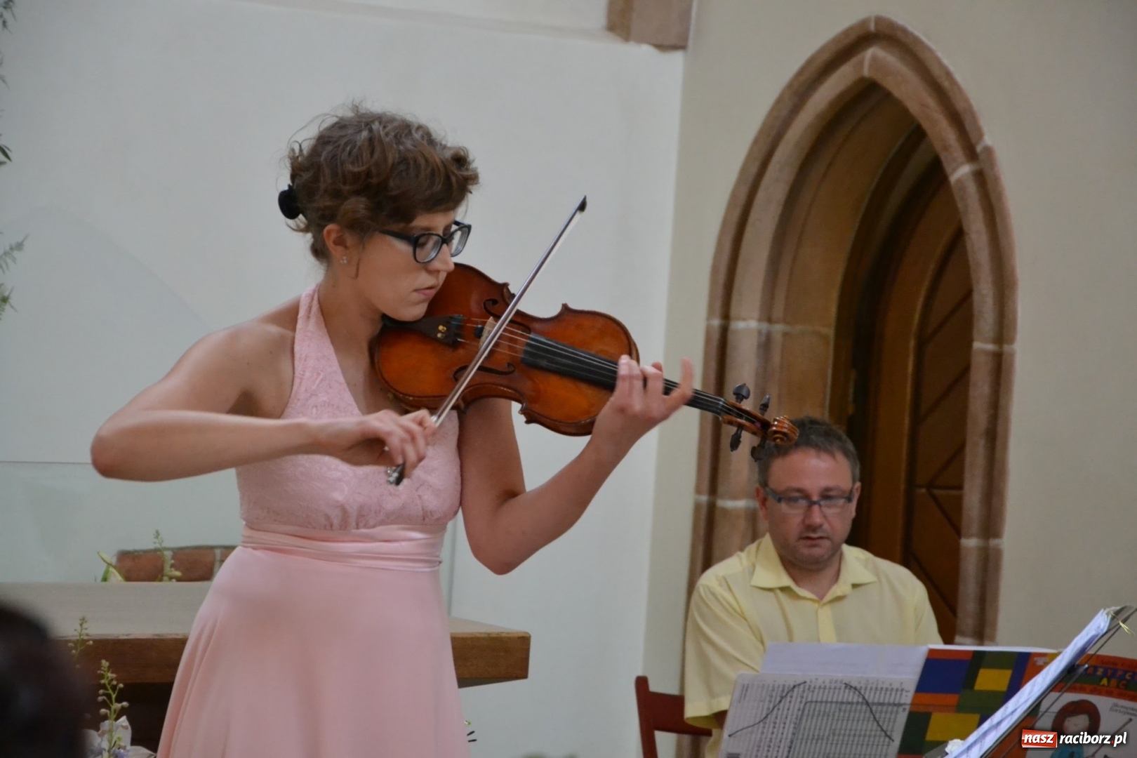 Zdjęcie w galerii na portalu naszraciborz.pl: Artystyczne podsumowanie roku szkolnego - koncert w kaplicy zamkowej wiadomości z regionu