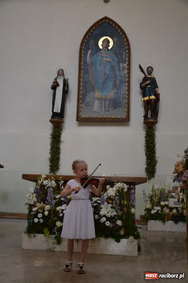 Zdjęcie w galerii na portalu naszraciborz.pl: Artystyczne podsumowanie roku szkolnego - koncert w kaplicy zamkowej wiadomości z regionu