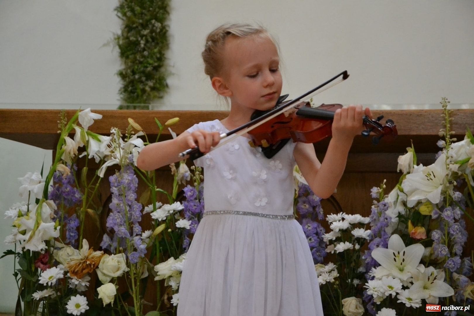 Zdjęcie w galerii na portalu naszraciborz.pl: Artystyczne podsumowanie roku szkolnego - koncert w kaplicy zamkowej wiadomości z regionu