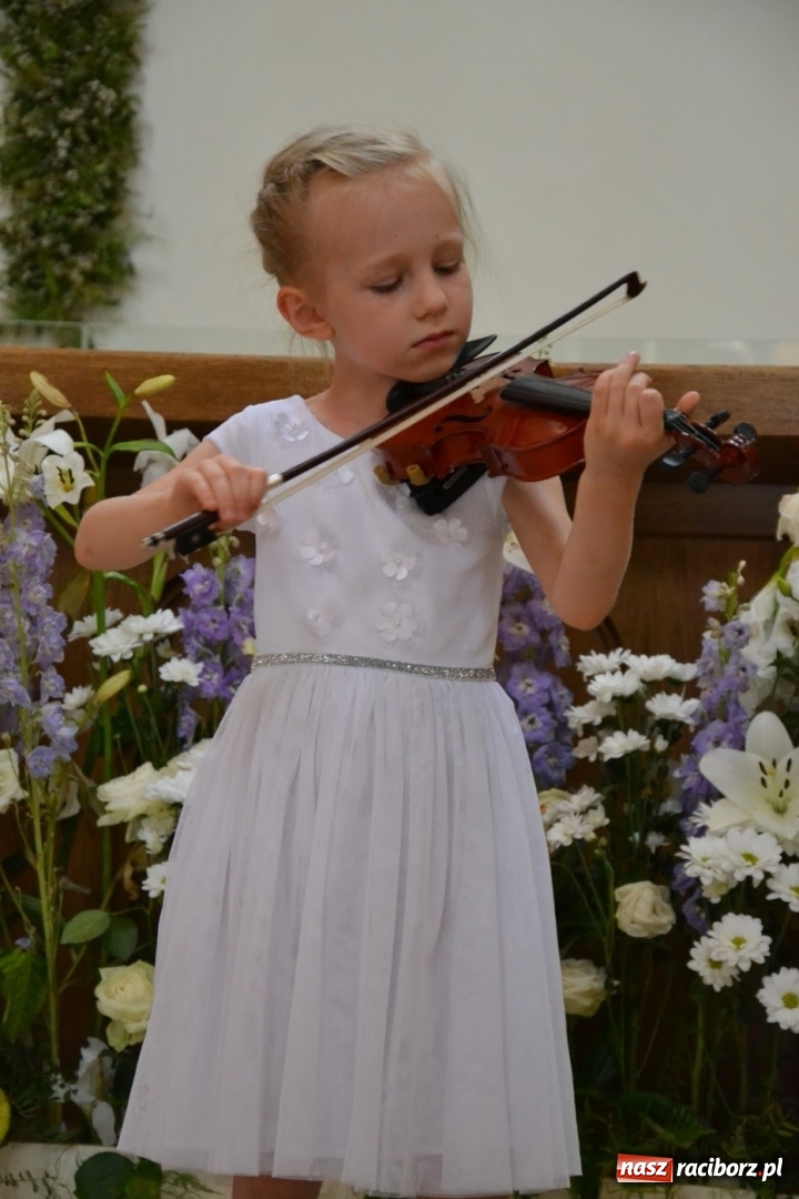 Zdjęcie w galerii na portalu naszraciborz.pl: Artystyczne podsumowanie roku szkolnego - koncert w kaplicy zamkowej wiadomości z regionu