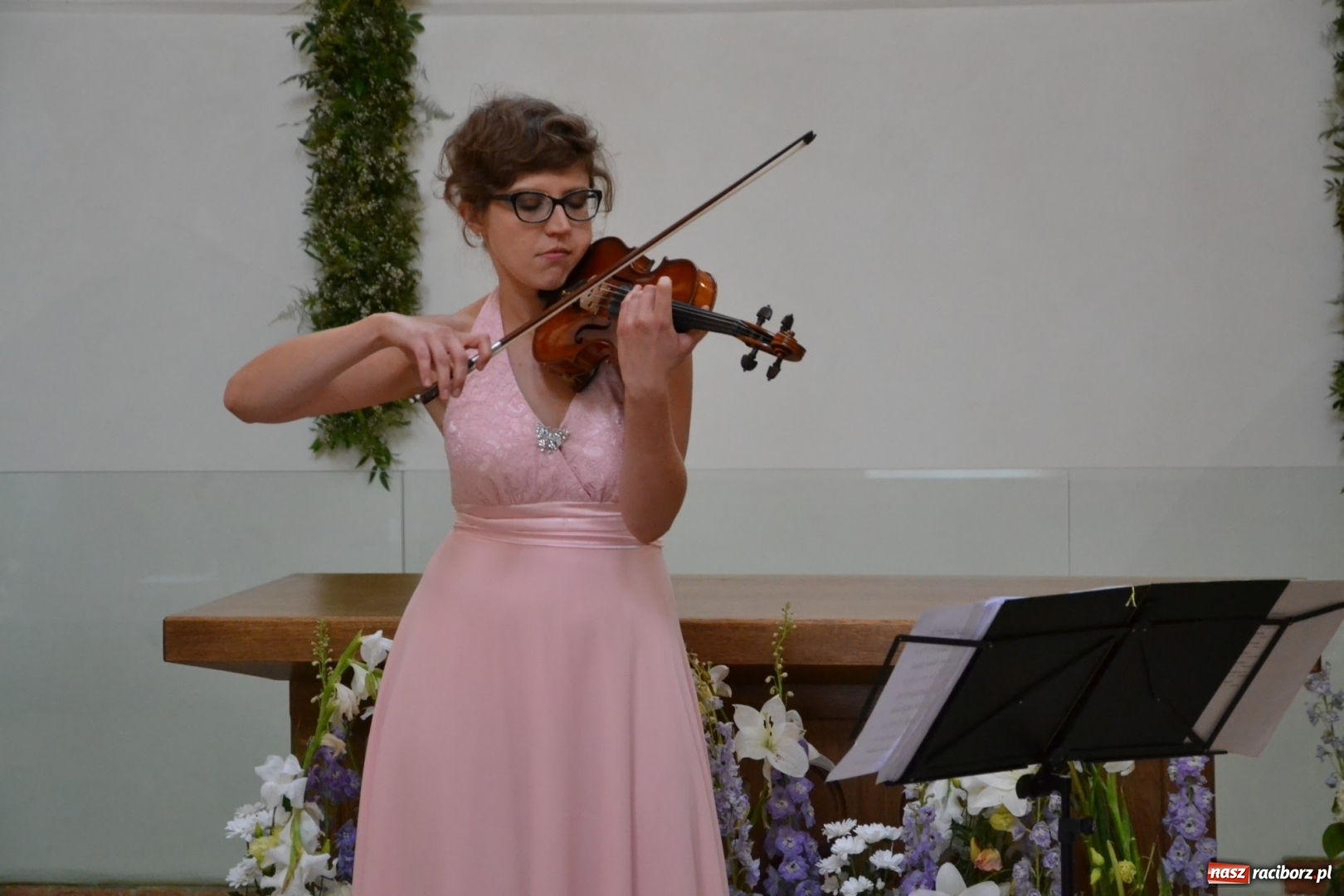 Zdjęcie w galerii na portalu naszraciborz.pl: Artystyczne podsumowanie roku szkolnego - koncert w kaplicy zamkowej wiadomości z regionu