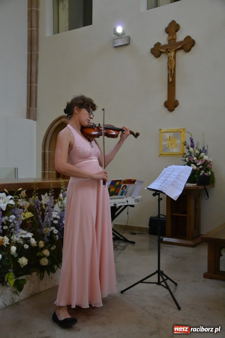 Zdjęcie w galerii na portalu naszraciborz.pl: Artystyczne podsumowanie roku szkolnego - koncert w kaplicy zamkowej wiadomości z regionu