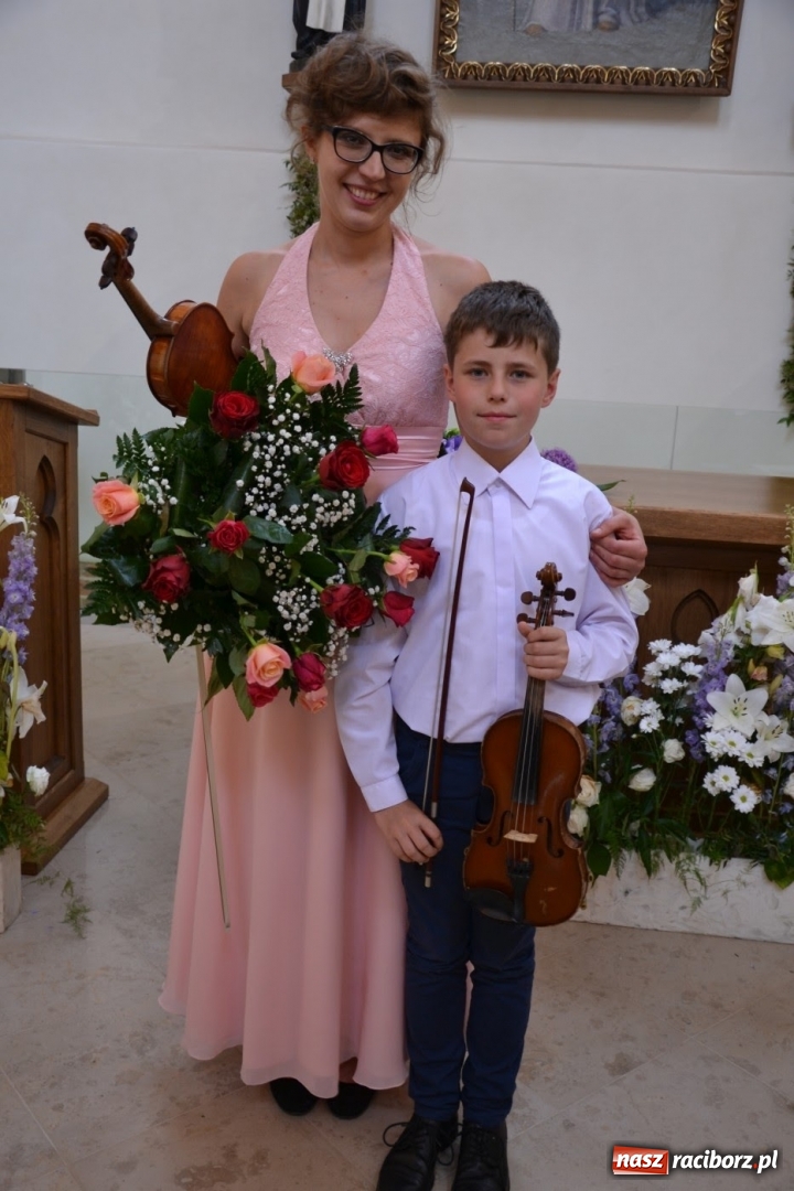 Zdjęcie w galerii na portalu naszraciborz.pl: Artystyczne podsumowanie roku szkolnego - koncert w kaplicy zamkowej wiadomości z regionu