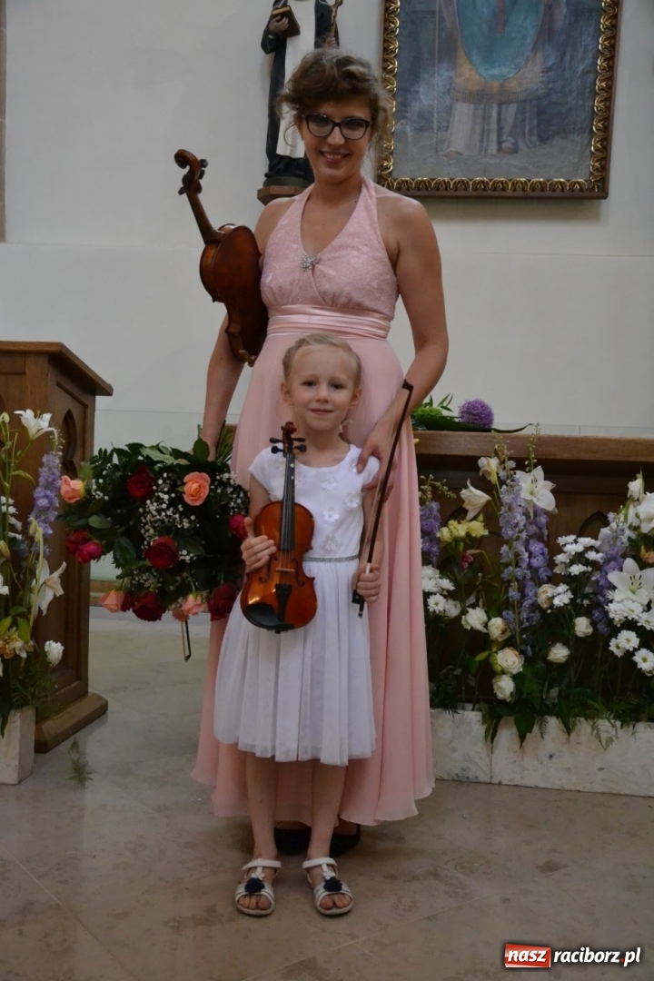 Zdjęcie w galerii na portalu naszraciborz.pl: Artystyczne podsumowanie roku szkolnego - koncert w kaplicy zamkowej wiadomości z regionu