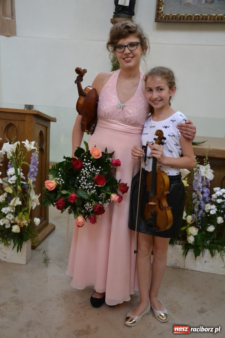 Zdjęcie w galerii na portalu naszraciborz.pl: Artystyczne podsumowanie roku szkolnego - koncert w kaplicy zamkowej wiadomości z regionu