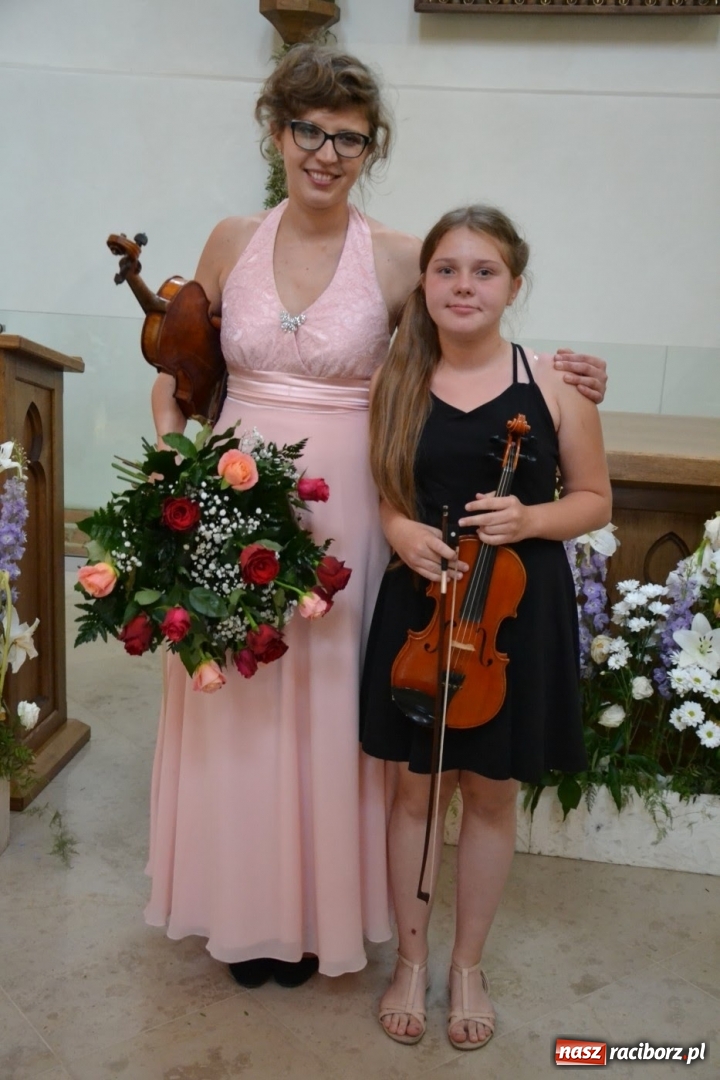 Zdjęcie w galerii na portalu naszraciborz.pl: Artystyczne podsumowanie roku szkolnego - koncert w kaplicy zamkowej wiadomości z regionu