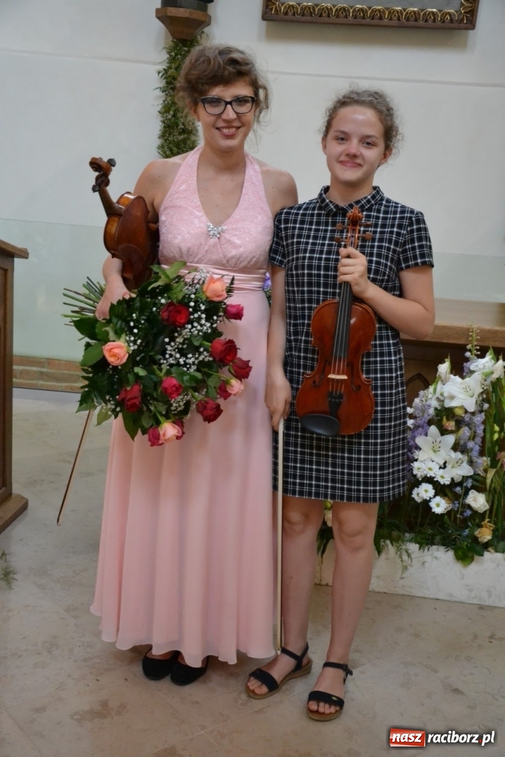 Zdjęcie w galerii na portalu naszraciborz.pl: Artystyczne podsumowanie roku szkolnego - koncert w kaplicy zamkowej wiadomości z regionu