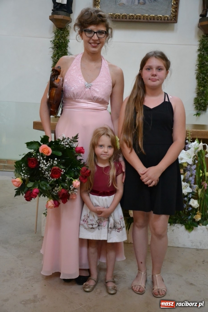 Zdjęcie w galerii na portalu naszraciborz.pl: Artystyczne podsumowanie roku szkolnego - koncert w kaplicy zamkowej wiadomości z regionu