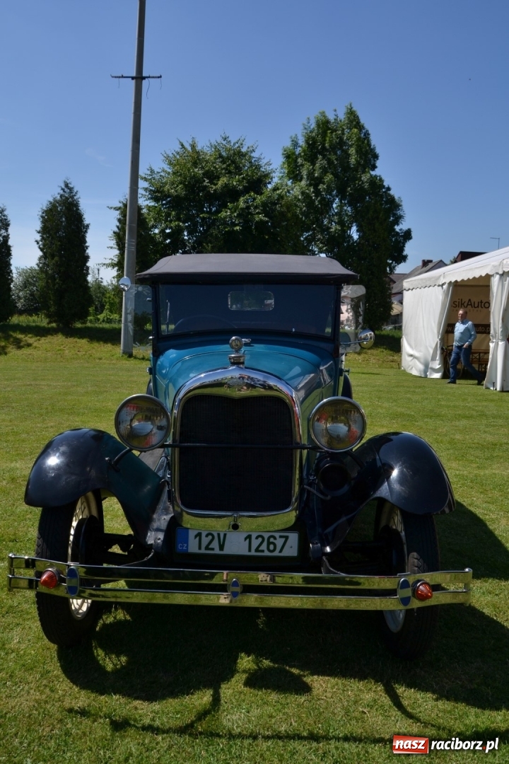Zdjęcie w galerii na portalu naszraciborz.pl: Oldtimery w Zabełkowie, czyli dzień drugi X Jubileuszowego Zlotu Pojazdów Zabytkowych  wiadomości z regionu