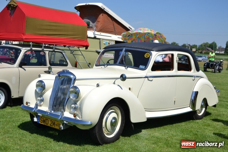 Zdjęcie w galerii na portalu naszraciborz.pl: Oldtimery w Zabełkowie, czyli dzień drugi X Jubileuszowego Zlotu Pojazdów Zabytkowych  wiadomości z regionu