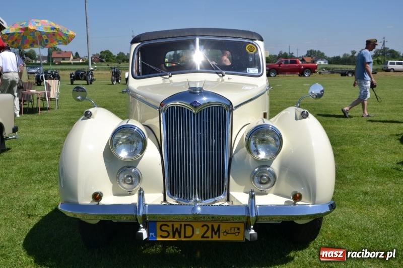 Zdjęcie w galerii na portalu naszraciborz.pl: Oldtimery w Zabełkowie, czyli dzień drugi X Jubileuszowego Zlotu Pojazdów Zabytkowych  wiadomości z regionu