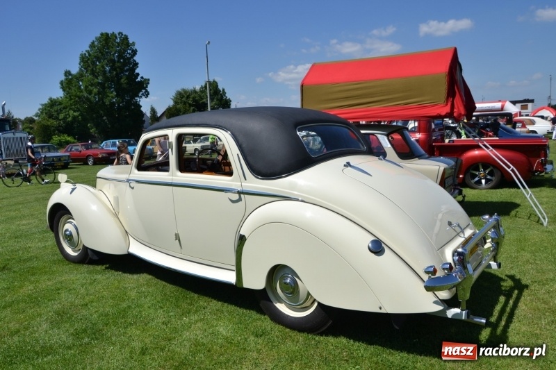 Zdjęcie w galerii na portalu naszraciborz.pl: Oldtimery w Zabełkowie, czyli dzień drugi X Jubileuszowego Zlotu Pojazdów Zabytkowych  wiadomości z regionu