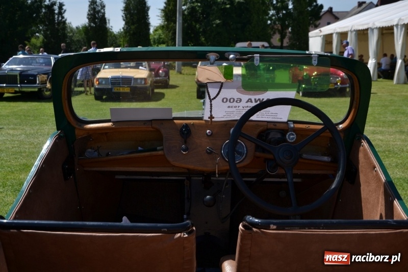 Zdjęcie w galerii na portalu naszraciborz.pl: Oldtimery w Zabełkowie, czyli dzień drugi X Jubileuszowego Zlotu Pojazdów Zabytkowych  wiadomości z regionu