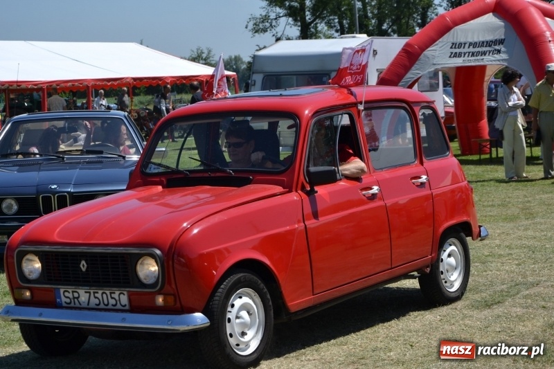 Zdjęcie w galerii na portalu naszraciborz.pl: Oldtimery w Zabełkowie, czyli dzień drugi X Jubileuszowego Zlotu Pojazdów Zabytkowych  wiadomości z regionu