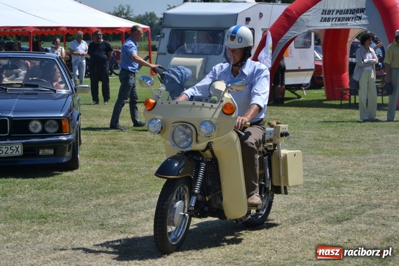Zdjęcie w galerii na portalu naszraciborz.pl: Oldtimery w Zabełkowie, czyli dzień drugi X Jubileuszowego Zlotu Pojazdów Zabytkowych  wiadomości z regionu