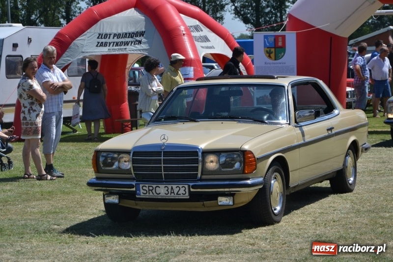 Zdjęcie w galerii na portalu naszraciborz.pl: Oldtimery w Zabełkowie, czyli dzień drugi X Jubileuszowego Zlotu Pojazdów Zabytkowych  wiadomości z regionu