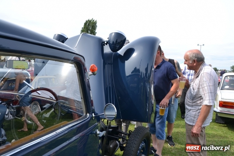 Zdjęcie w galerii na portalu naszraciborz.pl: Oldtimery w Zabełkowie, czyli dzień drugi X Jubileuszowego Zlotu Pojazdów Zabytkowych  wiadomości z regionu
