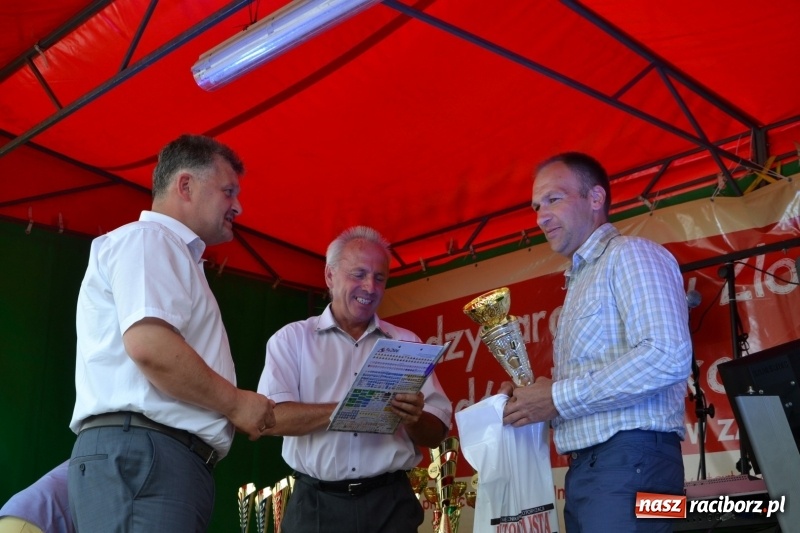 Zdjęcie w galerii na portalu naszraciborz.pl: Oldtimery w Zabełkowie, czyli dzień drugi X Jubileuszowego Zlotu Pojazdów Zabytkowych  wiadomości z regionu