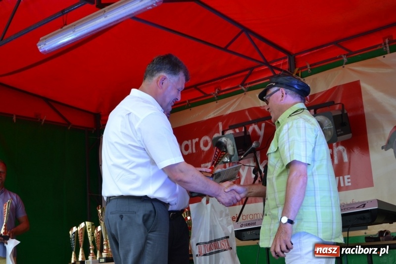 Zdjęcie w galerii na portalu naszraciborz.pl: Oldtimery w Zabełkowie, czyli dzień drugi X Jubileuszowego Zlotu Pojazdów Zabytkowych  wiadomości z regionu