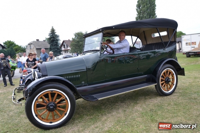 Zdjęcie w galerii na portalu naszraciborz.pl: Oldtimery w Zabełkowie, czyli dzień drugi X Jubileuszowego Zlotu Pojazdów Zabytkowych  wiadomości z regionu
