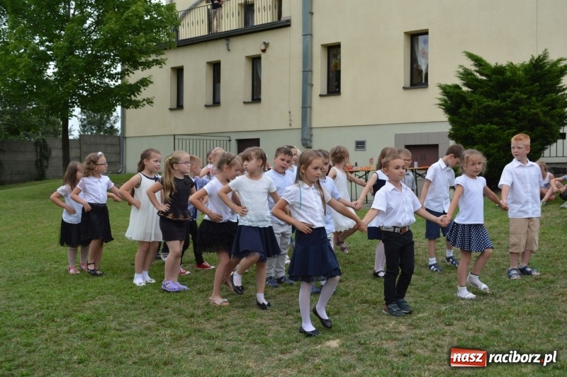 Zdjęcie w galerii na portalu naszraciborz.pl: Starszaki z Nędzy pożegnały się z przedszkolem wiadomości z regionu