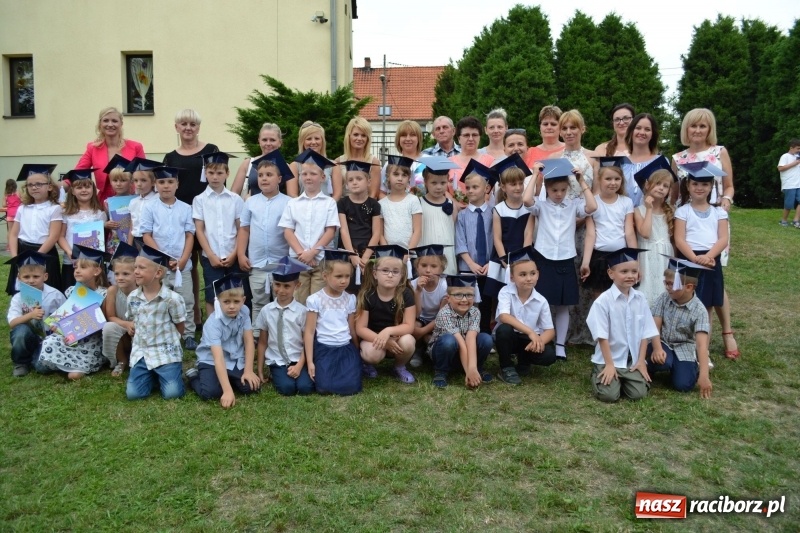 Zdjęcie w galerii na portalu naszraciborz.pl: Starszaki z Nędzy pożegnały się z przedszkolem wiadomości z regionu