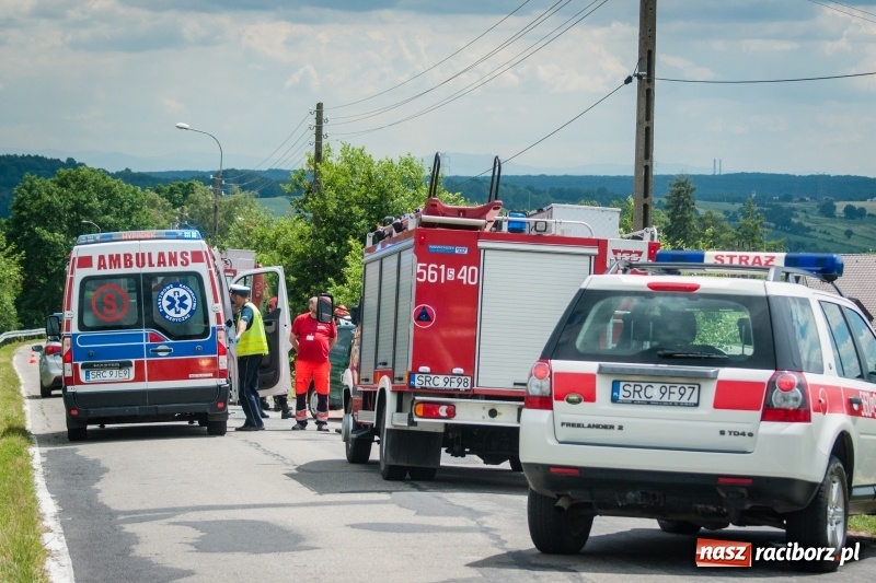 Zdjęcie w galerii na portalu naszraciborz.pl: Daewoo matiz dachował na Lubomskiej w Pogrzebieniu wiadomości z regionu
