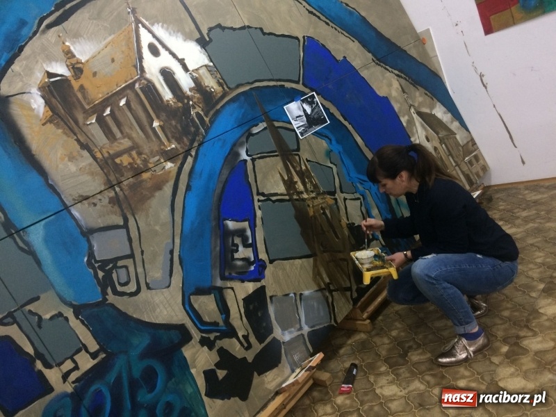 Zdjęcie w galerii na portalu naszraciborz.pl: Pięciometrowym obrazem studenci PWSZ uczcili 800- lecie Raciborza wiadomości z regionu