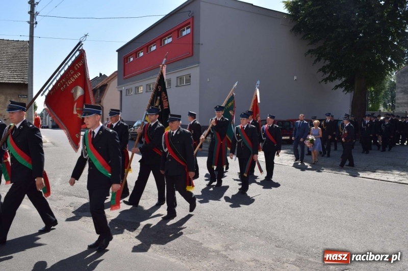 Zdjęcie w galerii na portalu naszraciborz.pl: Proboszcz z Krzanowic ubrał strażacki mundur wiadomości z regionu