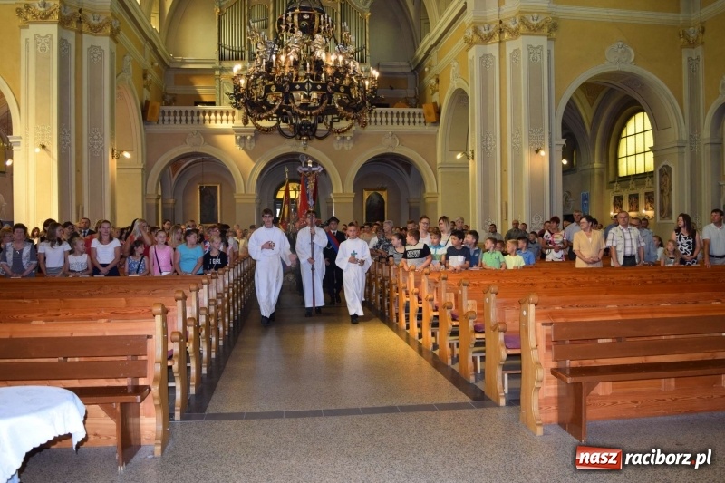 Zdjęcie w galerii na portalu naszraciborz.pl: Proboszcz z Krzanowic ubrał strażacki mundur wiadomości z regionu